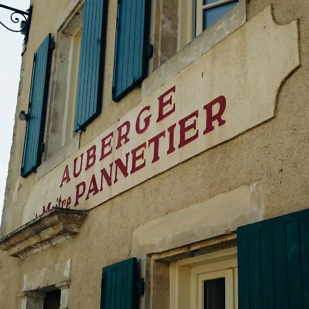 In Charming Village, With Private Pool بيت للعطل Vouvant
